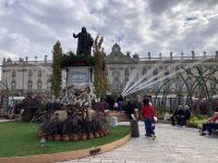 Stanislas umgeben von Kunst