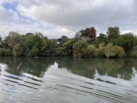 unterschiedliche Architektur am Ufer der Seine