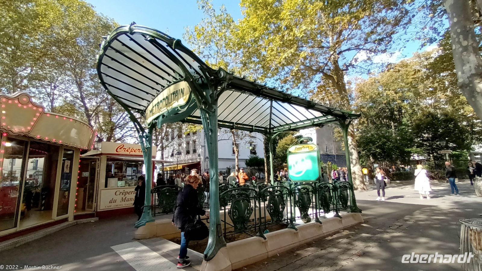 Spaziergang im Montmartre Viertel - Metrostation Abbesses (Tiefste Metrostation von Paris - 36 Meter tief) - Überdachung im Art Nouveau Stil
