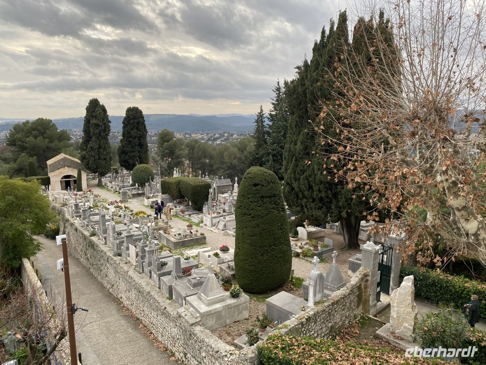 Blick auf den Friedhof von Saint Paul de Vence .JPEG