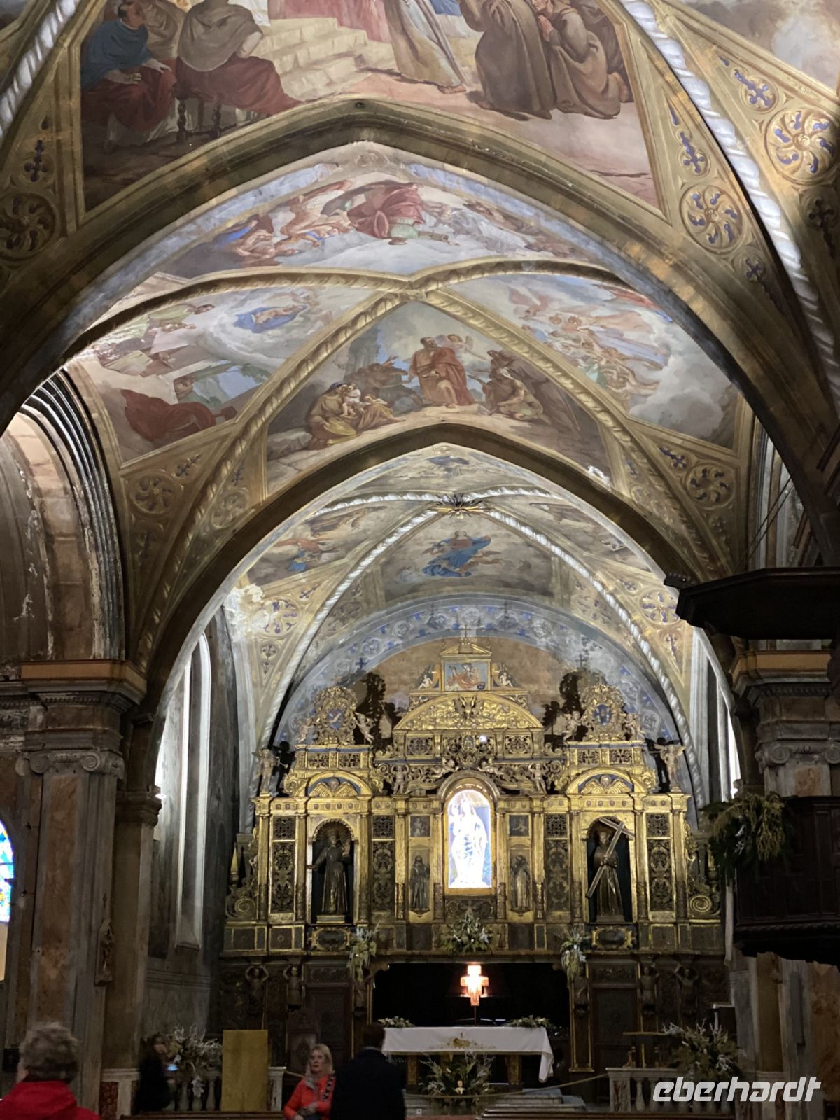 Blick ins innere der Kirche von Jardin des Arenes .JPEG