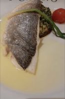 Dorade mit Zitronenbutter und Spinattaler mit Pinienkernen und Rosinen .JPEG