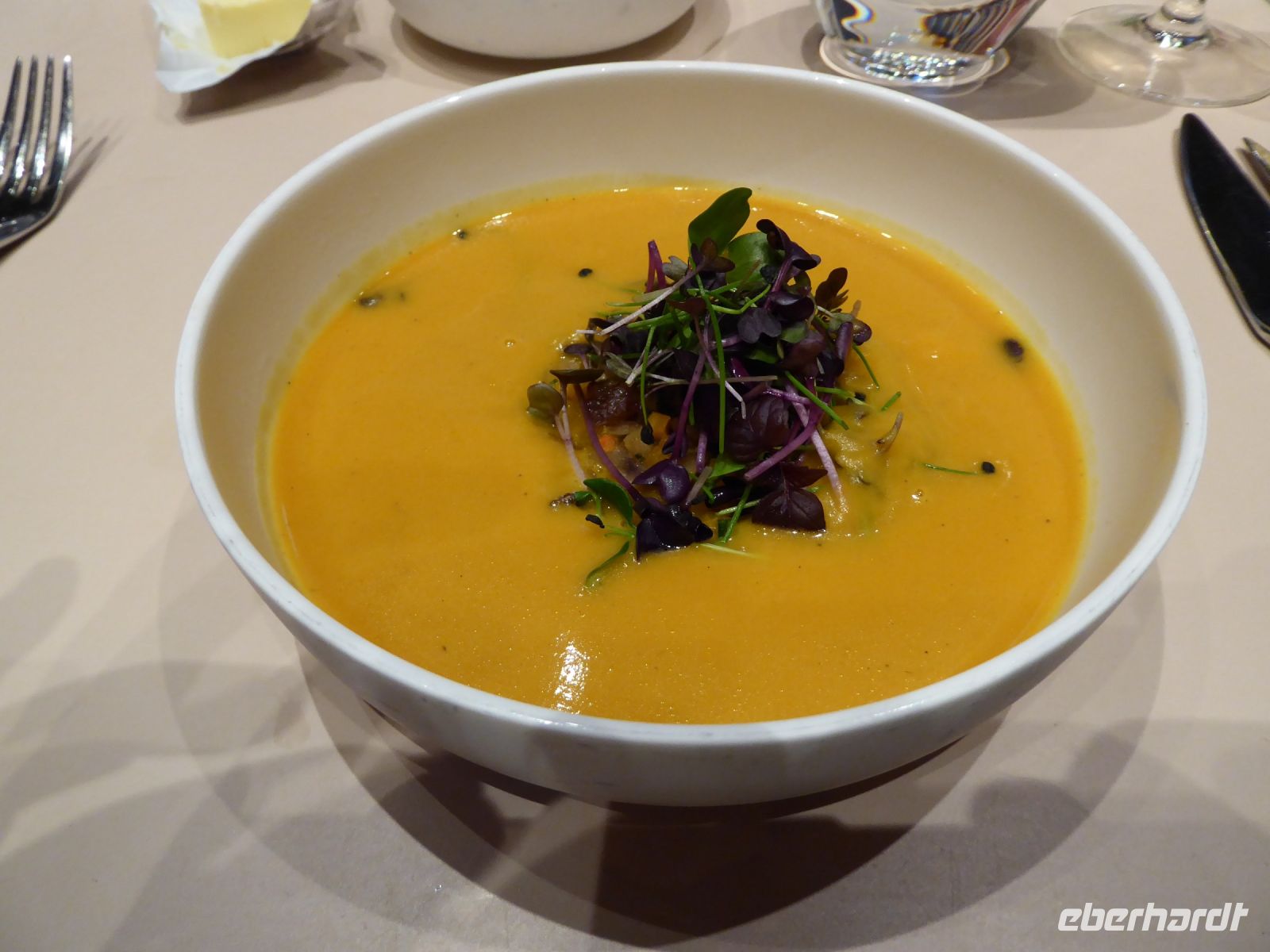 Tag 4 01.01.2023 Paris Silvesterreise, Vorspeise in Madame Brasserie auf dem Eiffelturm