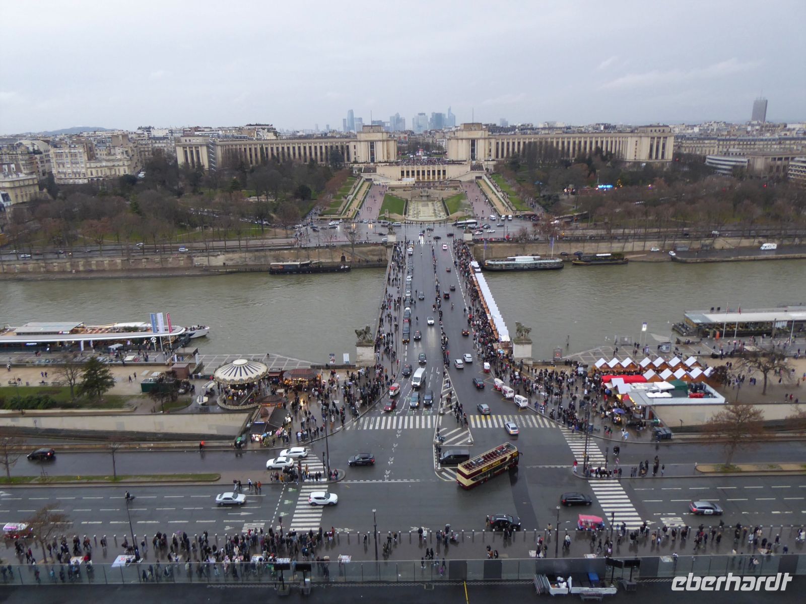 Tag 4 01.01.2023 Paris Silvesterreise, Blick vom Eiffelturm auf den Trocadéro