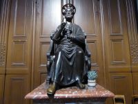 Tag 5 02.01.2022 Paris Silvesterreise, St. Petrusstatue in St. Sulpice