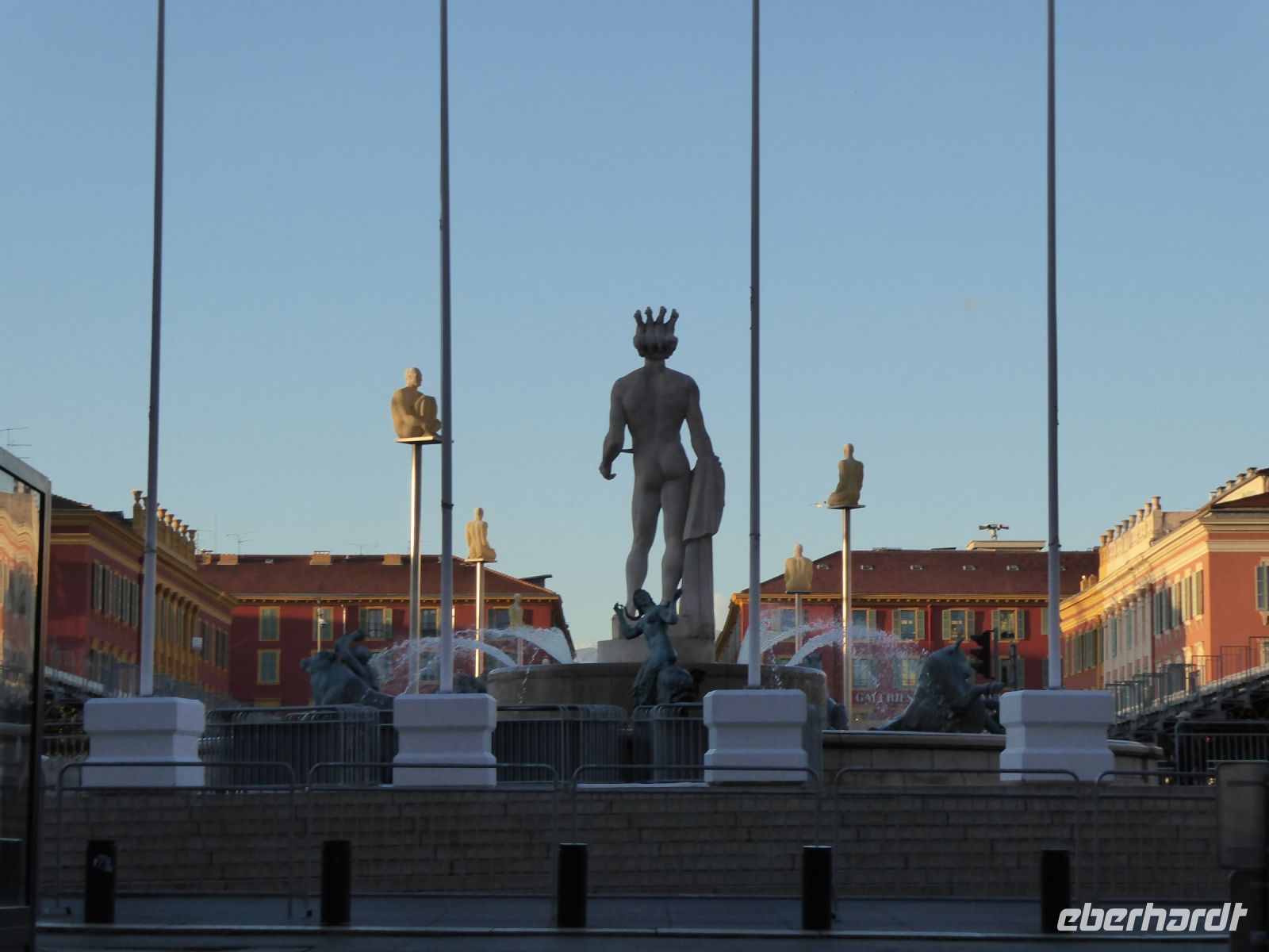 Tag 1 Spaziergang durch die Altstadt von Nizza, Apollo Brunnen