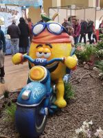 Zitrone-Motorradfahrer, natürlich mit dem Nummer 06 (Alpes-Maritimes/See-Alpen)  