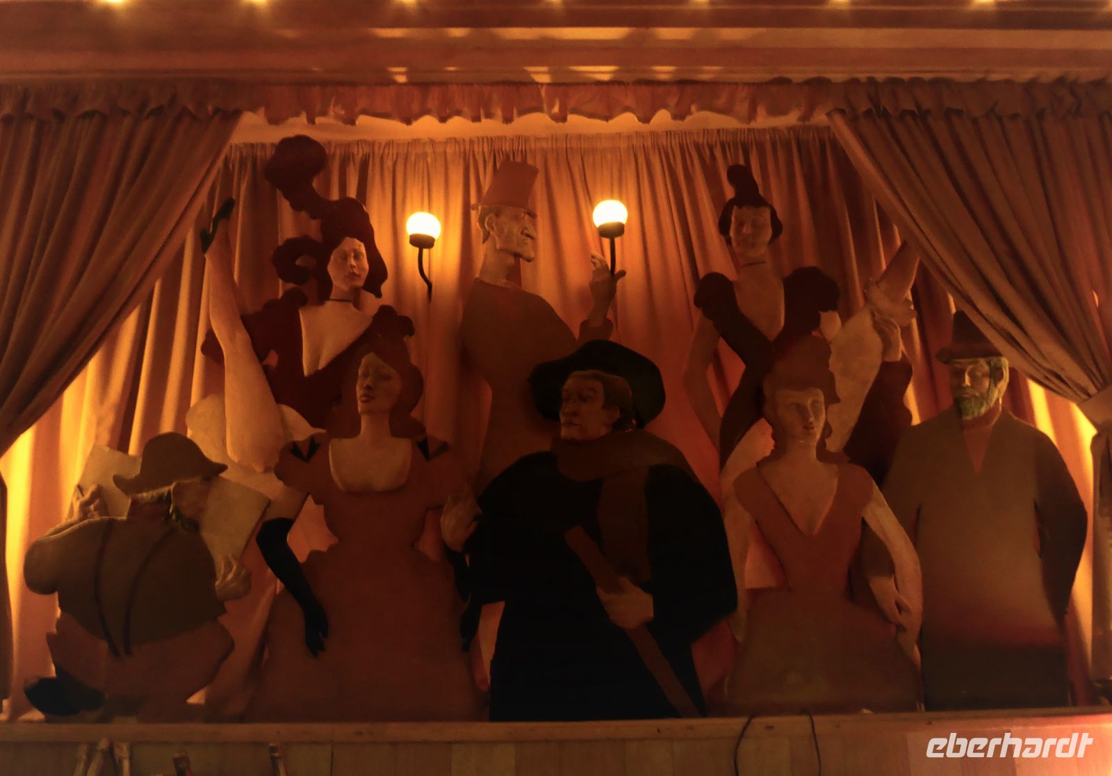 Tag 1 06.04.2023  berühmte Gäste im Moulin Rouge