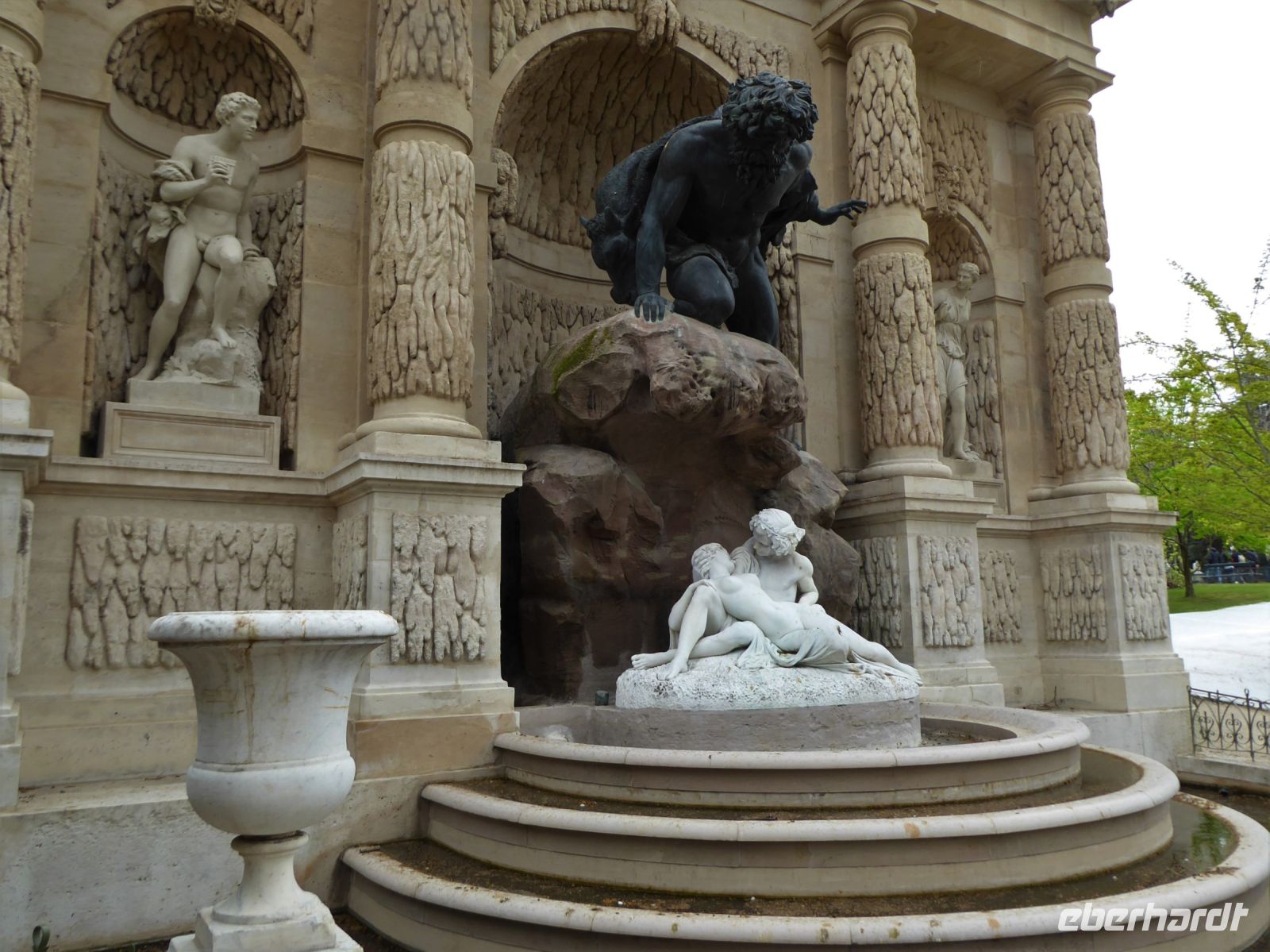 Tag 5 10.04.2023  Entdeckerspaziergang im 6. Arrondissement, Jardin de Luxembourg, Medicibrunnen, Detail