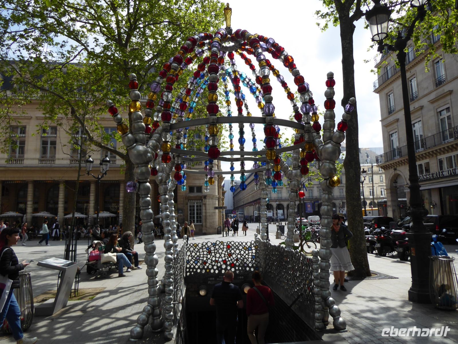 Tag 2 30.04.2023  Métroeingang von Othoniel