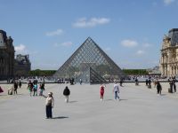 Tag 4 01.05.2023  Pyramide des Louvre