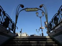 Tag 4 01.05.2023  Moulin Rouge, Métrostation Blanche