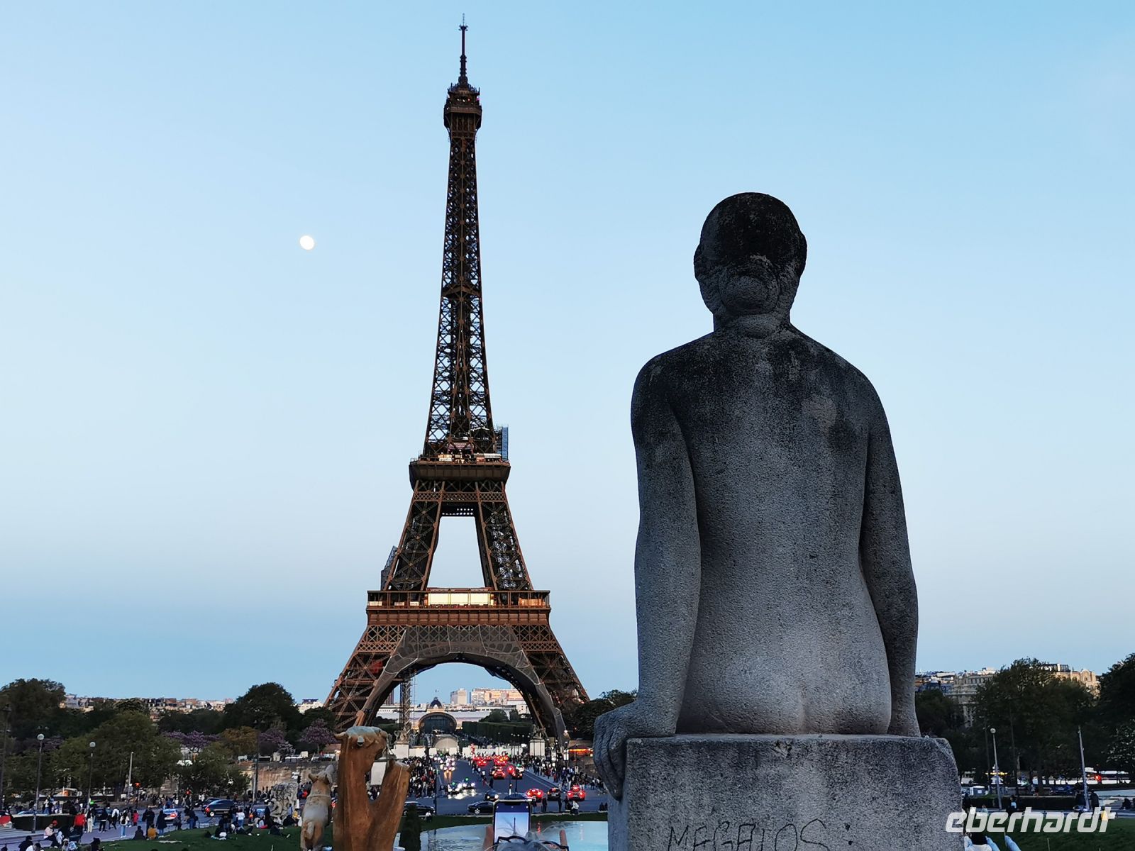 Tag 5 02.05.2023  Blick auf den Eiffelturm im Mondenschein