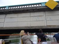 Ausfahrt durch die Altstadt von Lyon mit sehr kleiner Brückenhöhe