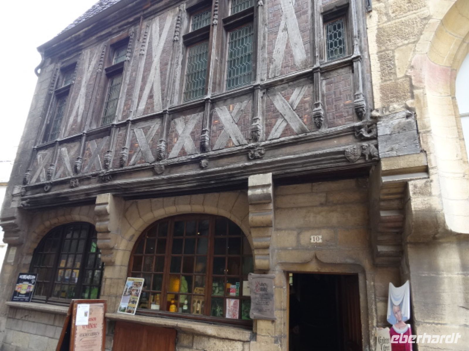 Dijon - altes Fachwerkhaus und Gaststätte