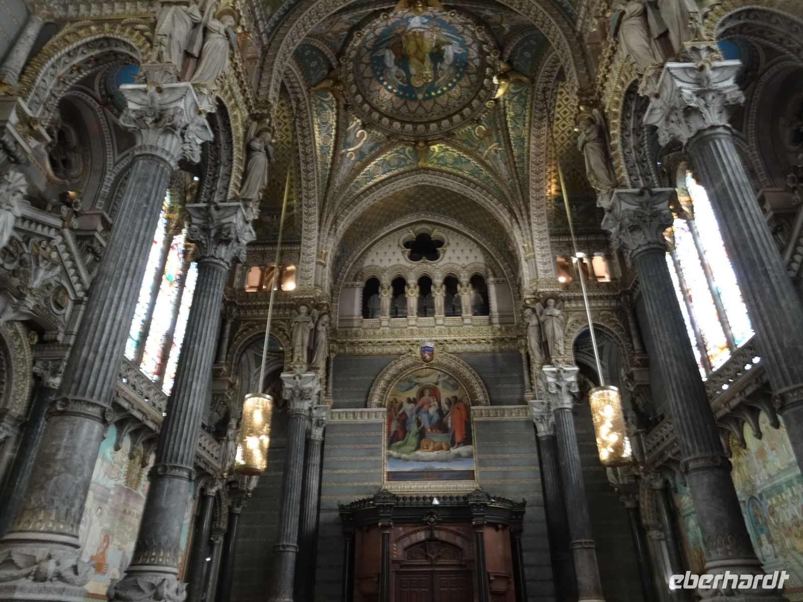 im Inneren von Notre Dame