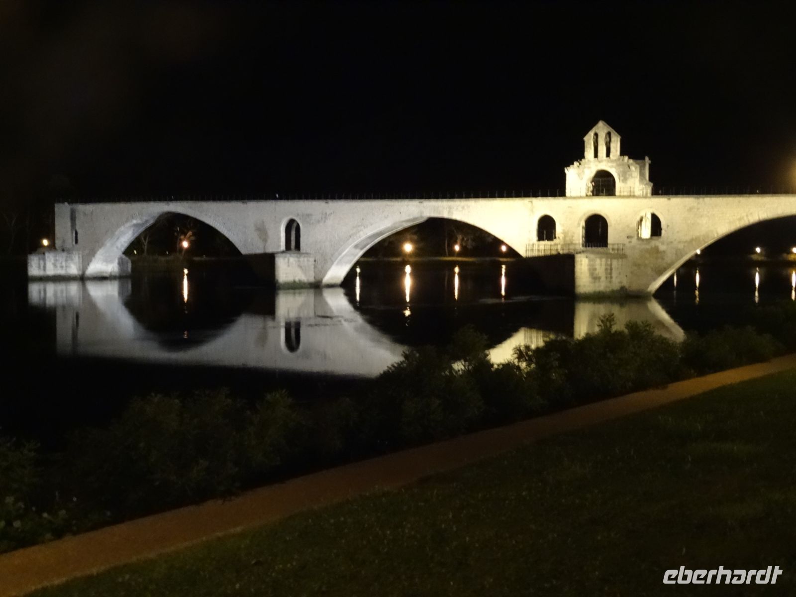 Avignon - die berühmte Brücke von Avignon bei Nacht