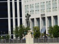 Tag 2 28.05.2023 Stadterkundung, La Défense, Skulptur von Igor Mitoraj