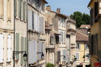 Häuserfront in Arles