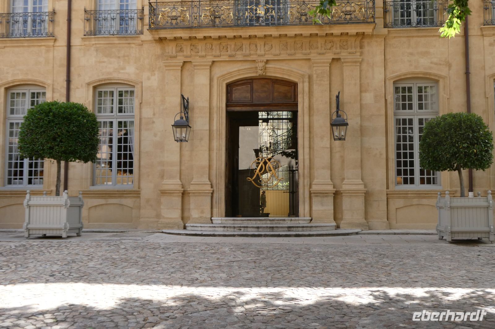 Eingang des Palastes von Caumont