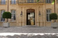 Eingang des Palastes von Caumont