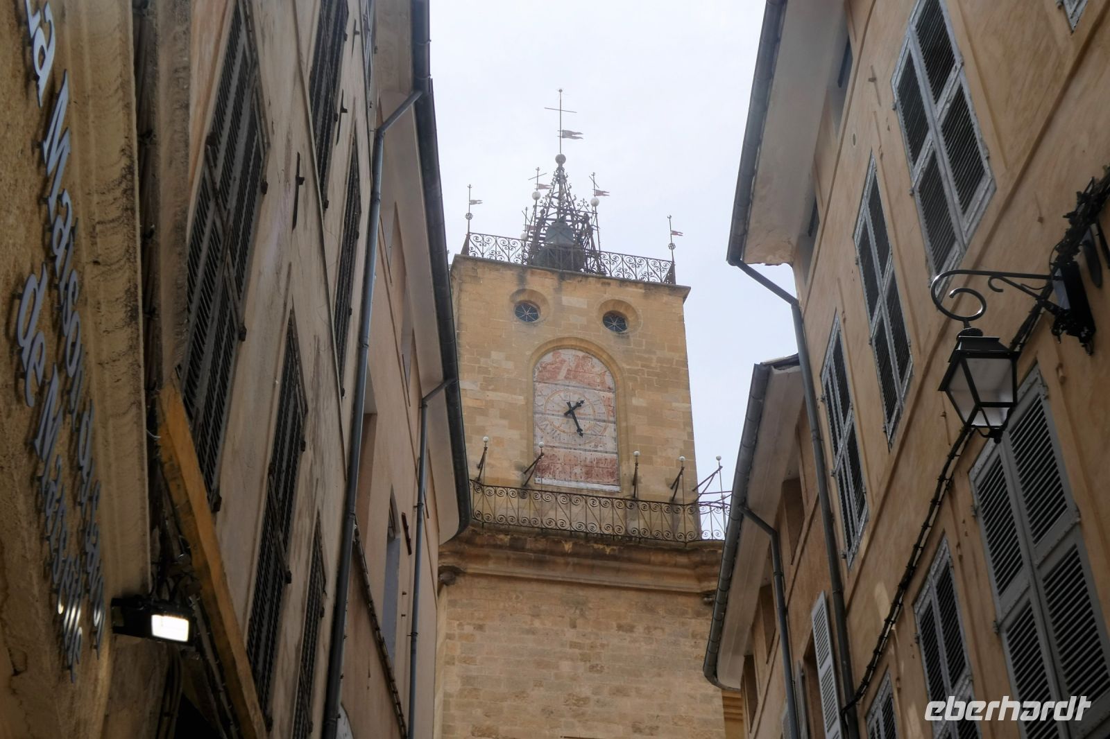 das Rathaus mit Uhrturm von Aix-en-Provence