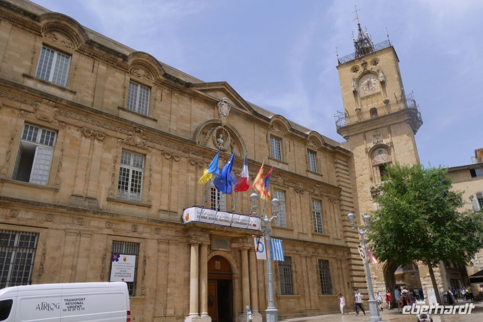 vor dem Rathaus von Aix-en-Provence