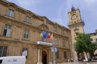 vor dem Rathaus von Aix-en-Provence