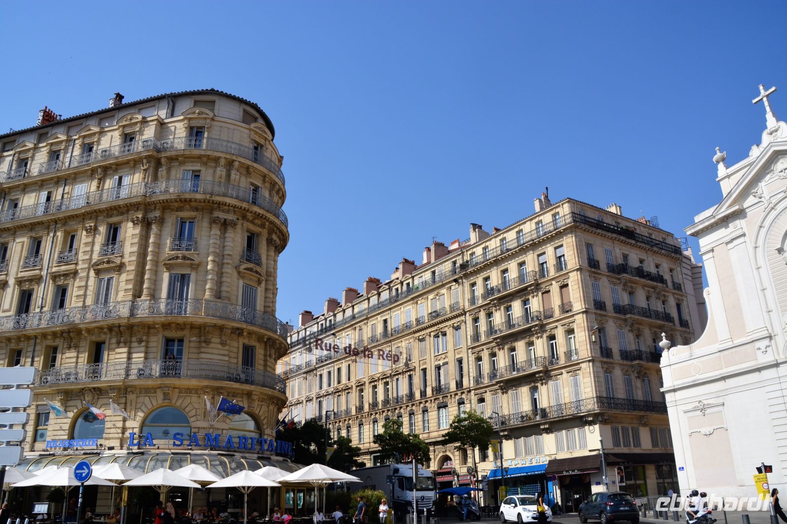 Gebäude des 19.Jahrhunderts am Alten Hafen von Marseille