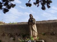 alte Steinmetzarbeit auf dem Friedhof von Les Baux