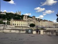 Und oben thront Notre-Dame de Fourvière