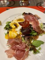 Abendessen: roher Schinken und Melonensalat