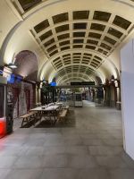 Im Bahnhof, früher mächtig, jetzt fast ein Wohnzimmer