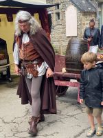 Locronan: Verkehr am Mittelaltermarkt