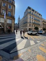 Sonniger Fußgängerübergang