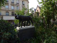 Tag 1 Entdeckerspaziergang, Wölfin mit Romulus und Remus