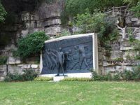 Tag 5  Denkmal in der Parkanlage