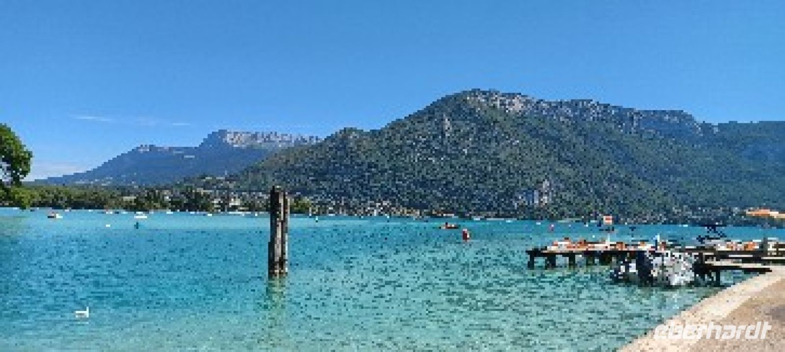 Uferpromenade am See von Anecy