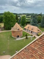 Blick auf den Taubenturm und Nebengebäude
