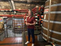 Catherine erklärt uns die Produktionsanlagen