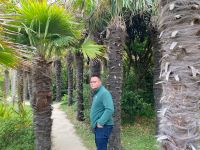 Erwan, einer der beiden Gärtner führt uns