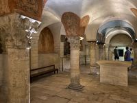 in der erhaltenen Krypta