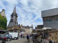Kirchturm und Kirche Saint-Catherine in Honfleur