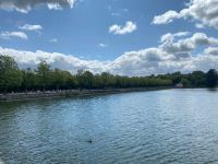 Schönes Wasser vor dem Schloss