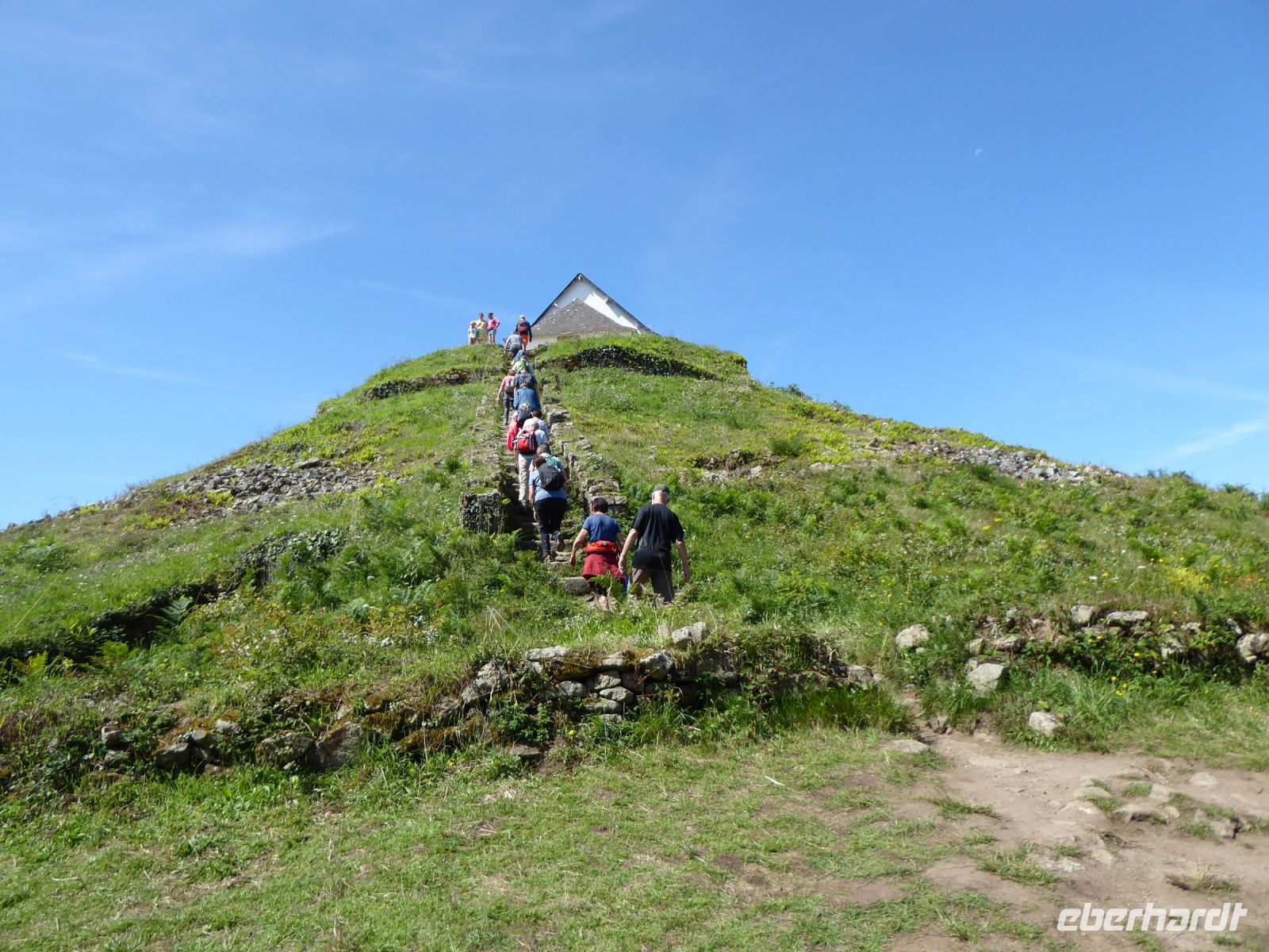 Tag 4 08.08.2023 Wanderung um Carnac, Tumulus St. Michel