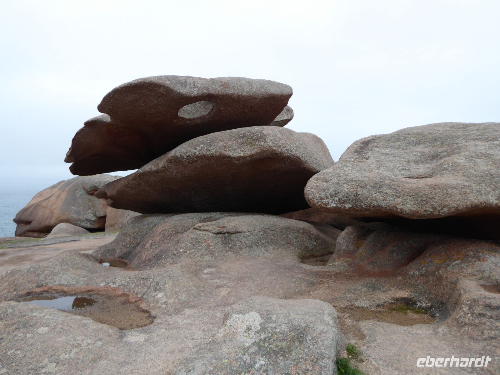 Tag 7 11.08.2023 Wanderung auf der Halbinsel Renote, Rosa Granitküste