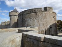 Tag 9 13.08.2023 Stadtmauer von St. Malò