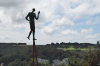 Kunst im Garten von Etretat