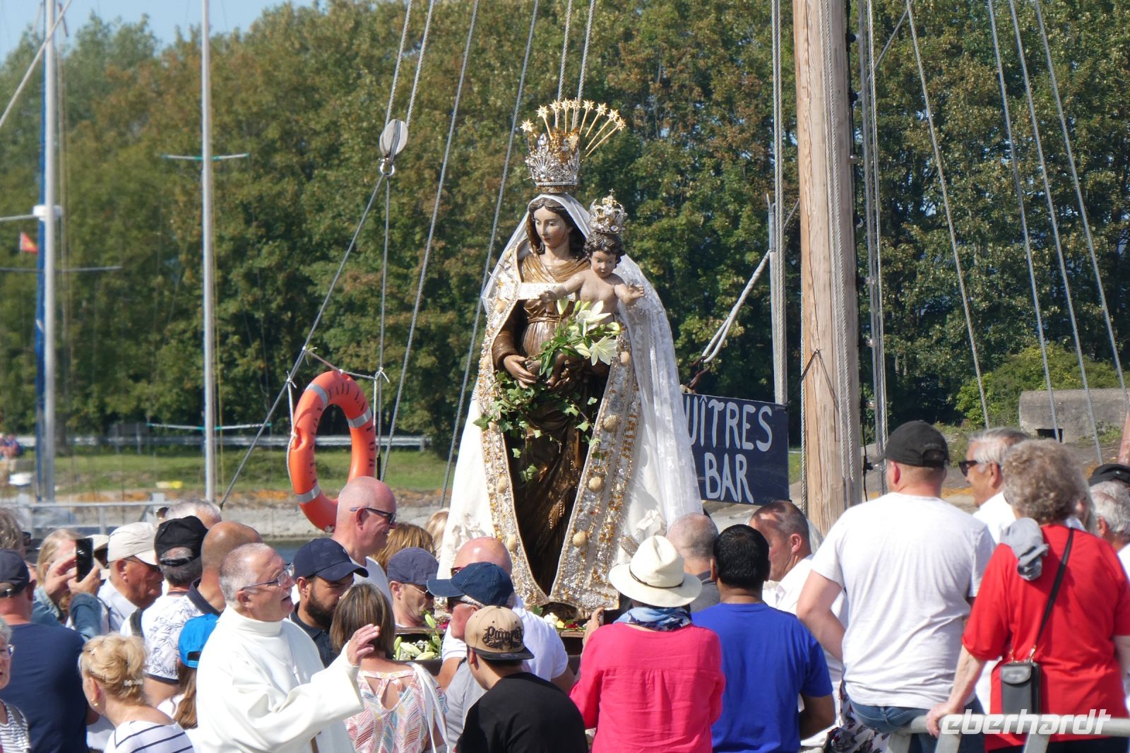 Umzug zu Maria Himmelfahrt in Honfleur