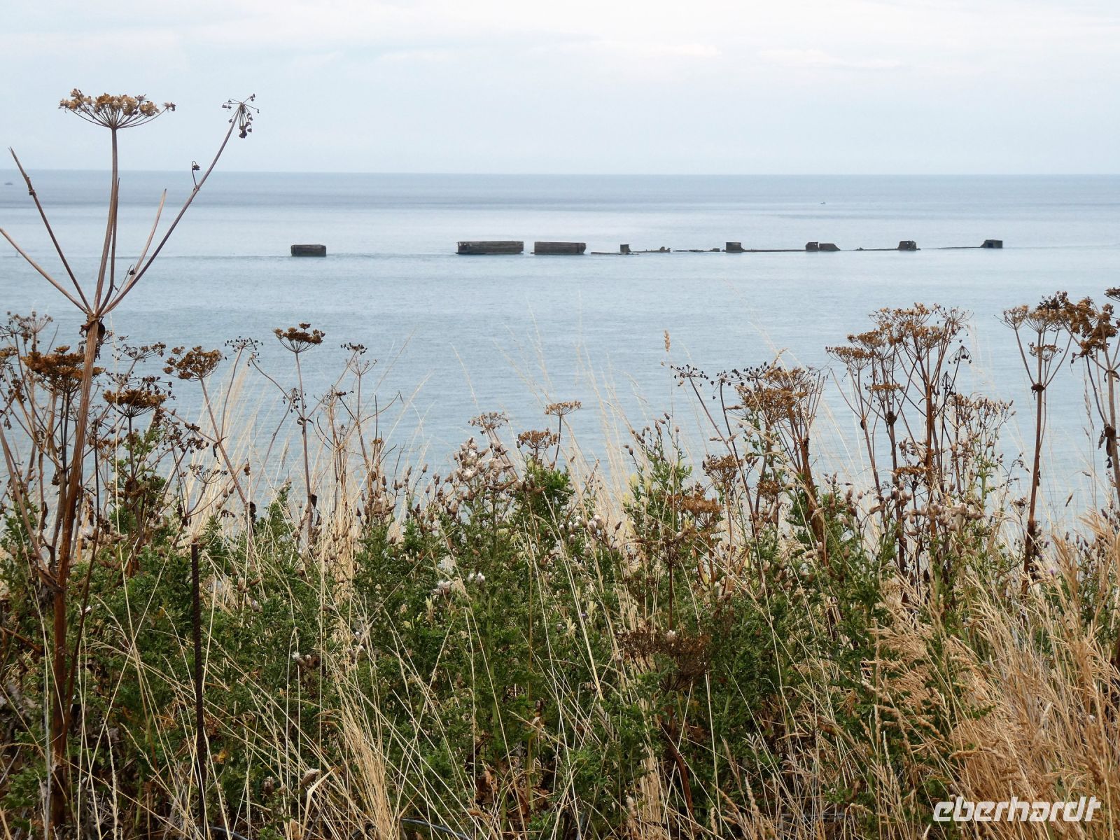 Reste des Hafens von Arromanches